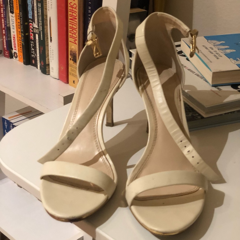 Banana Republic size 8 white sandals
